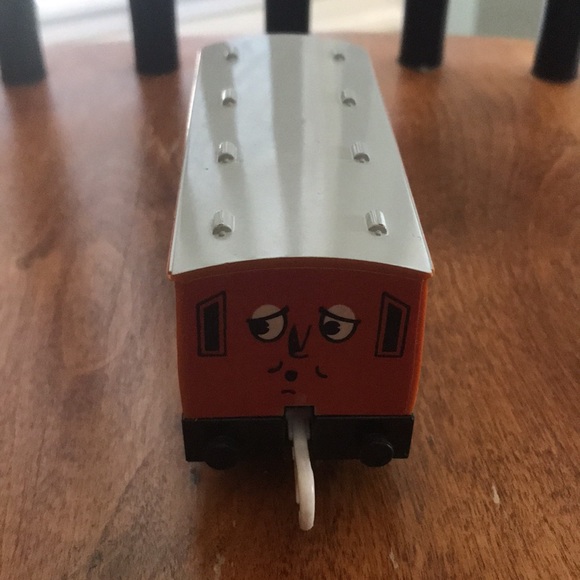 Thomas & Friends "Annie" Passenger Coach Car TOMY 2002 gently played condition - Picture 2 of 4